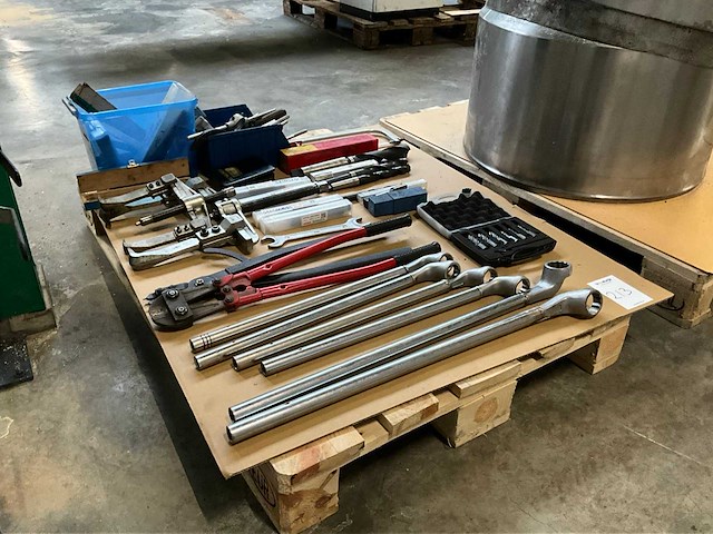 Diverse zware handgereedschappen - afbeelding 2 van  9