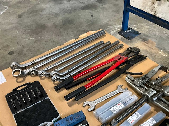 Diverse zware handgereedschappen - afbeelding 5 van  9