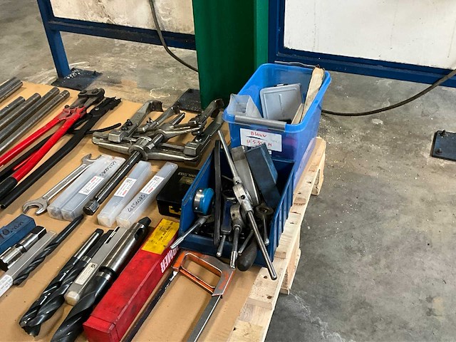 Diverse zware handgereedschappen - afbeelding 8 van  9