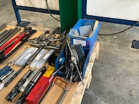 Diverse zware handgereedschappen - afbeelding 8 van  9