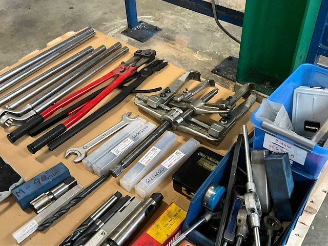 Diverse zware handgereedschappen - afbeelding 5 van  5