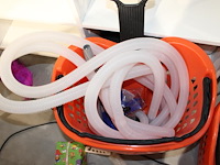 Diverse zwembad gerelateerde producten in twee winkelwagens. compleetheid en werking onbekend. exclusief wi... - afbeelding 3 van  3