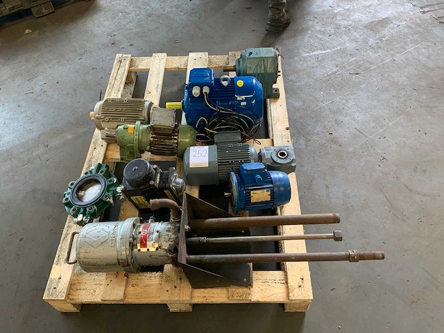 Diversen (8x) - afbeelding 1 van  9