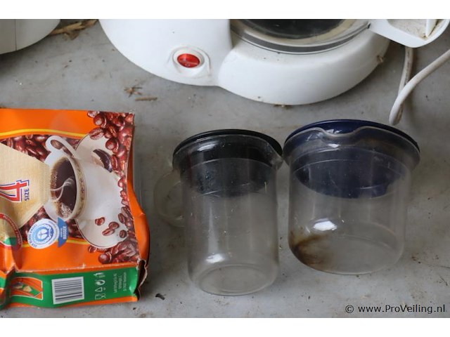 Diversen bestaande uit o.a. koffiezetmachine & hollandia waterkoker - afbeelding 5 van  5