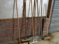 Diversen bezems, sneeuwschuiver, etc. - afbeelding 2 van  5