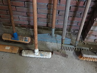 Diversen bezems, sneeuwschuiver, etc. - afbeelding 4 van  5