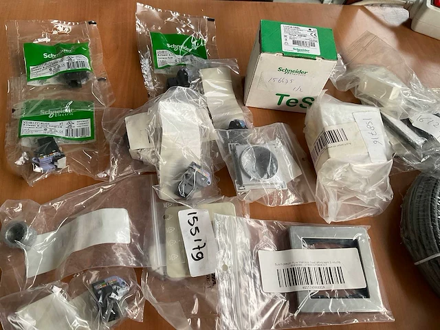 Diversen elektra materiaal schneider busch-jaeger hager - afbeelding 2 van  3