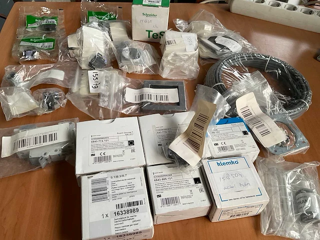 Diversen elektra materiaal schneider busch-jaeger hager - afbeelding 1 van  3