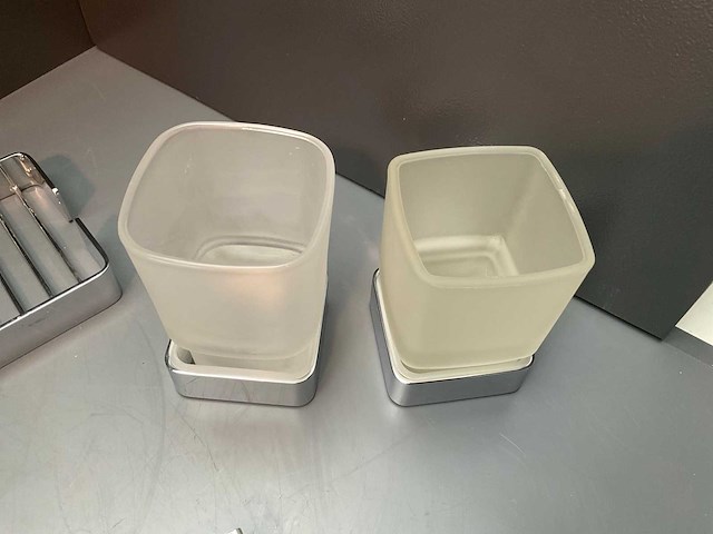 Diversen emco toiletaccesoires - afbeelding 3 van  4