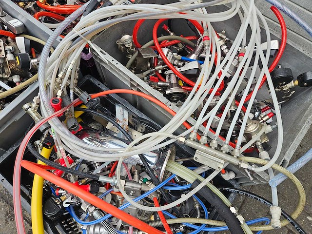 Diversen fustenkoppelingen en drukmeters - afbeelding 4 van  4