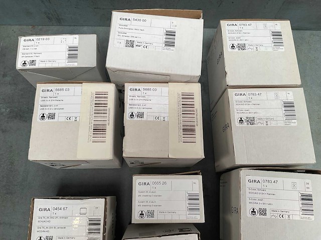 Diversen gira elektra materiaal - afbeelding 3 van  4