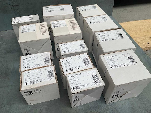Diversen gira elektra materiaal - afbeelding 4 van  4