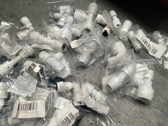 Diversen henco en wavin koppelingen - afbeelding 2 van  5