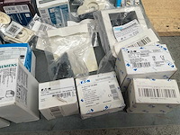 Diversen jung bosch-jaeger hager siemens eaton elektra materiaal - afbeelding 2 van  3
