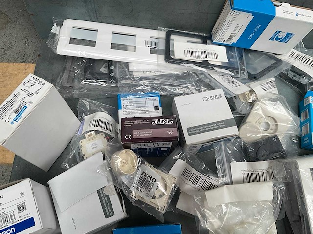 Diversen jung bosch-jaeger hager siemens eaton elektra materiaal - afbeelding 4 van  5