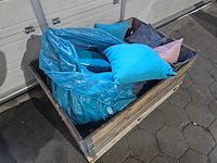 Diversen kussens en kleedjes - afbeelding 2 van  4
