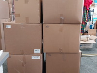 Diversen maskers, shawls, strikken, schorten etc. - afbeelding 1 van  2