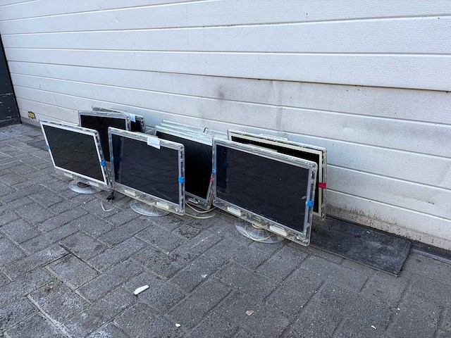 Diversen monitors - afbeelding 1 van  1