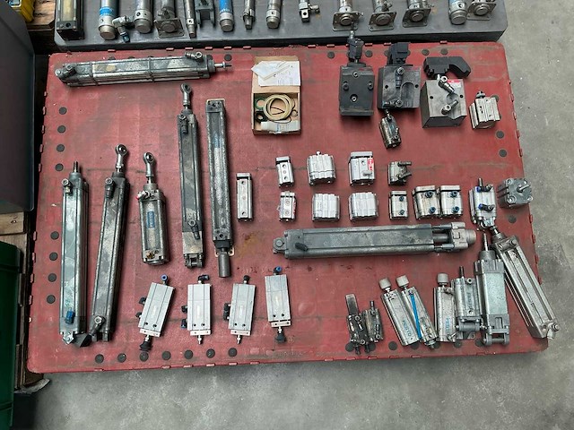 Diversen pneumatische gereedschappen - afbeelding 12 van  27