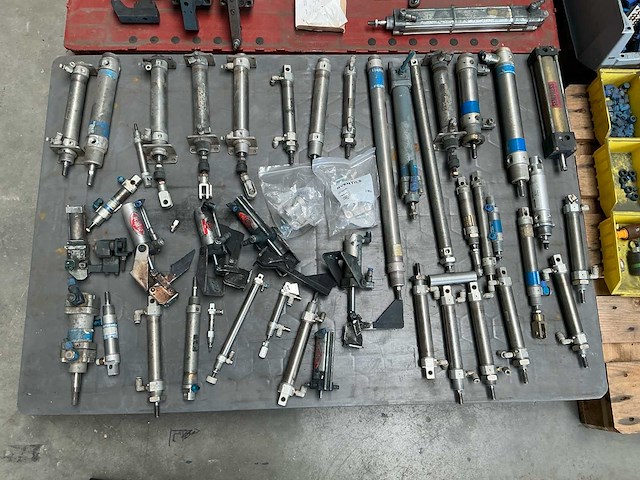 Diversen pneumatische gereedschappen - afbeelding 14 van  27