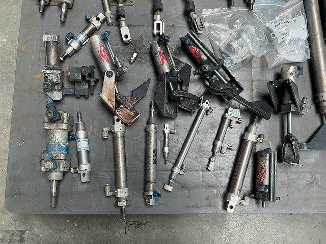 Diversen pneumatische gereedschappen - afbeelding 16 van  27