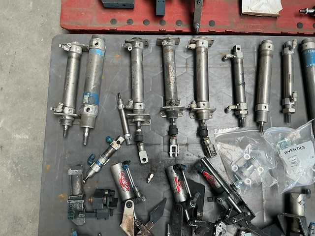 Diversen pneumatische gereedschappen - afbeelding 17 van  27