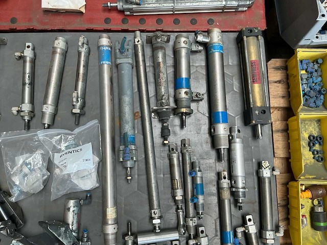 Diversen pneumatische gereedschappen - afbeelding 18 van  27