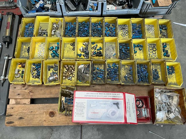 Diversen pneumatische gereedschappen - afbeelding 24 van  27