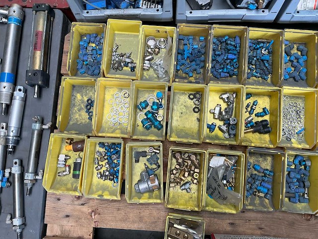 Diversen pneumatische gereedschappen - afbeelding 15 van  22