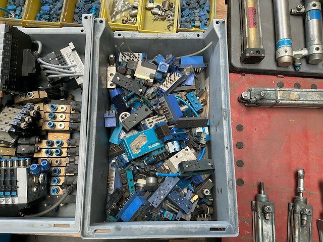 Diversen pneumatische gereedschappen - afbeelding 20 van  22