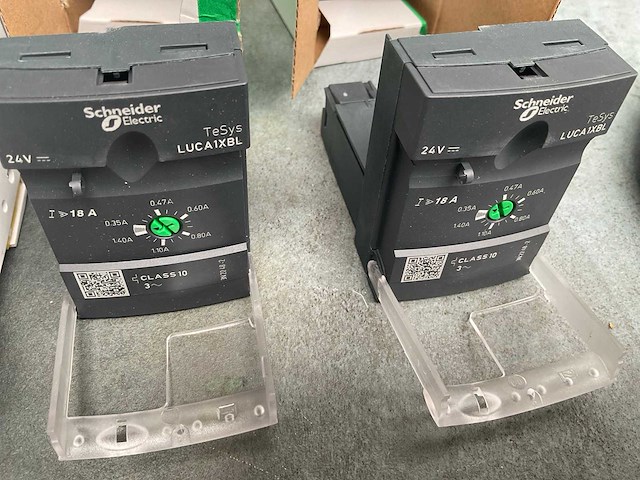 Diversen schneider elektra materiaal - afbeelding 2 van  3