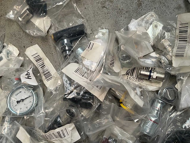 Diversen vhs henco en wavin koppelingen - afbeelding 4 van  4