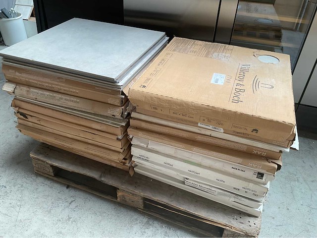 Diversen vloertegels circa 35m2 - afbeelding 3 van  4