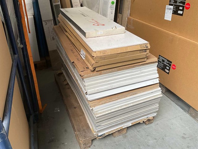 Diversen vloertegels circa 45m2 - afbeelding 2 van  3