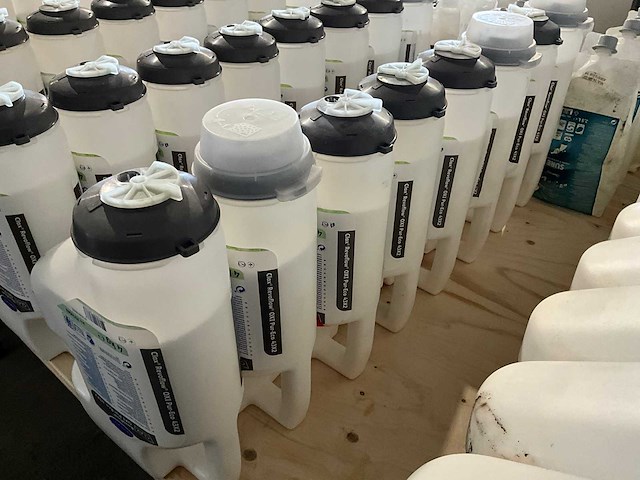 Diversey - clax revoflow oxi pur-eco - fles bleekmiddel voor gekleurd textiel (8x) - afbeelding 1 van  2