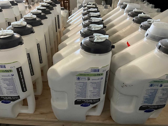 Diversey - clax revoflow oxi pur-eco - fles bleekmiddel voor gekleurd textiel (8x) - afbeelding 1 van  2