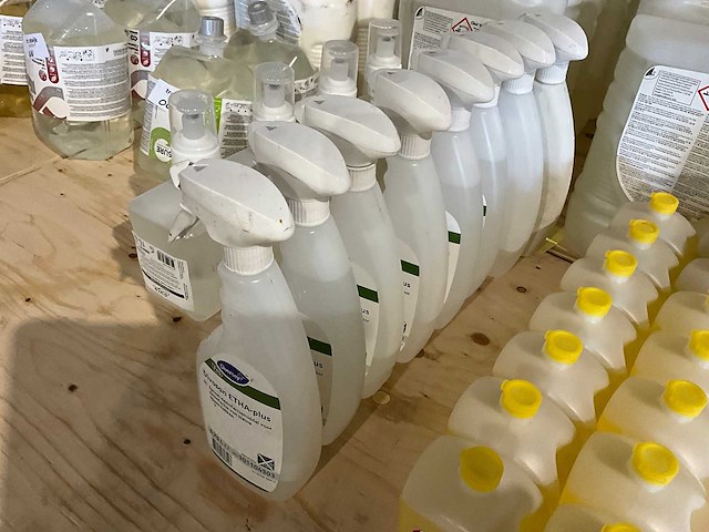 Diversey - fles desinfectiemiddel (8x) - afbeelding 1 van  2