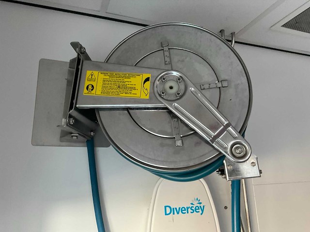 Diversey - j2000 rvs - haspelinstallatie met slang met doseersysteem - afbeelding 1 van  2