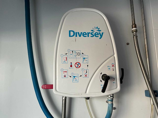 Diversey - j2000 rvs - haspelinstallatie met slang met doseersysteem - afbeelding 2 van  2
