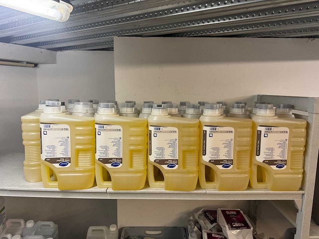 Diversey - revoflow clear - fles naspoelmiddel (14x) - afbeelding 1 van  3