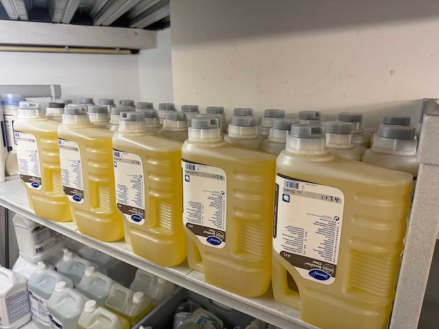 Diversey - revoflow clear - fles naspoelmiddel (14x) - afbeelding 2 van  3