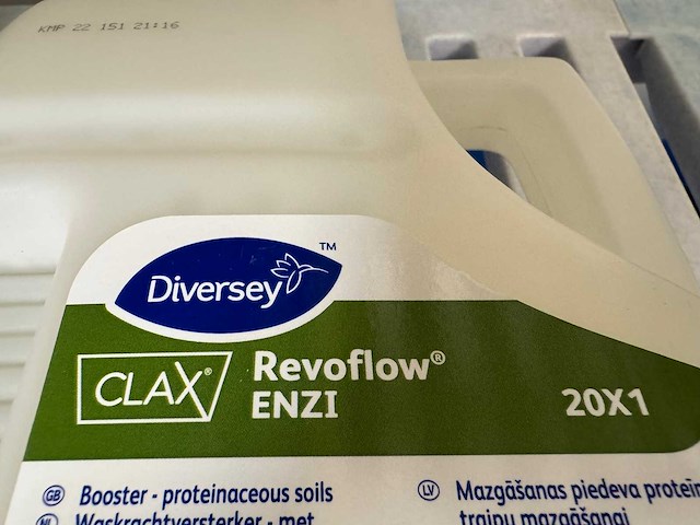 Diversey - revoflow enzi - fles waskracht versterker met enzymen (8x) - afbeelding 3 van  3
