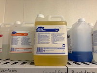 Diversey - suma combi+ - fles vaatwasmiddel met naglans (3x) - afbeelding 1 van  1