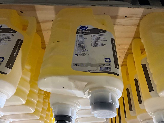 Diversey - suma revoflow clear - fles naspoelmiddel (8x) - afbeelding 2 van  2