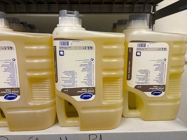 Diversey - suma revoflow clear - fles naspoelmiddel (8x) - afbeelding 2 van  3
