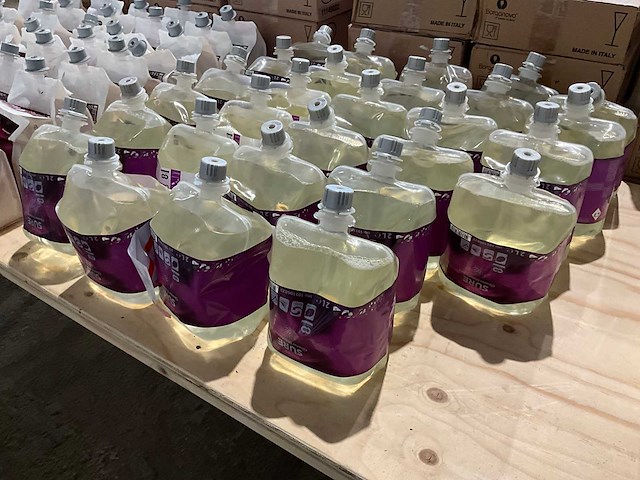 Diversey - sure - fles desinfectiemiddel (28x) - afbeelding 2 van  2