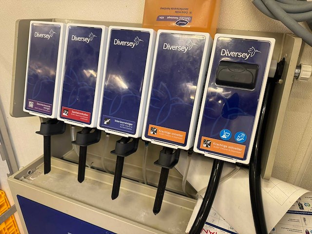 Diversey - zeepdoseersysteem - afbeelding 2 van  5
