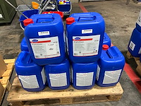 Diversey aciplusfoam reinigingsmiddel (10x) - afbeelding 1 van  2