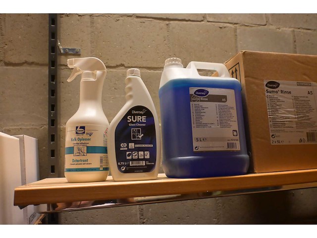 Diversey / dr. becker / glorix partij diverse hygiene benodigdheden - afbeelding 4 van  8