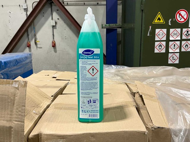 Diversey suma total d2.4 reinigingsmiddel (570x) - afbeelding 1 van  1